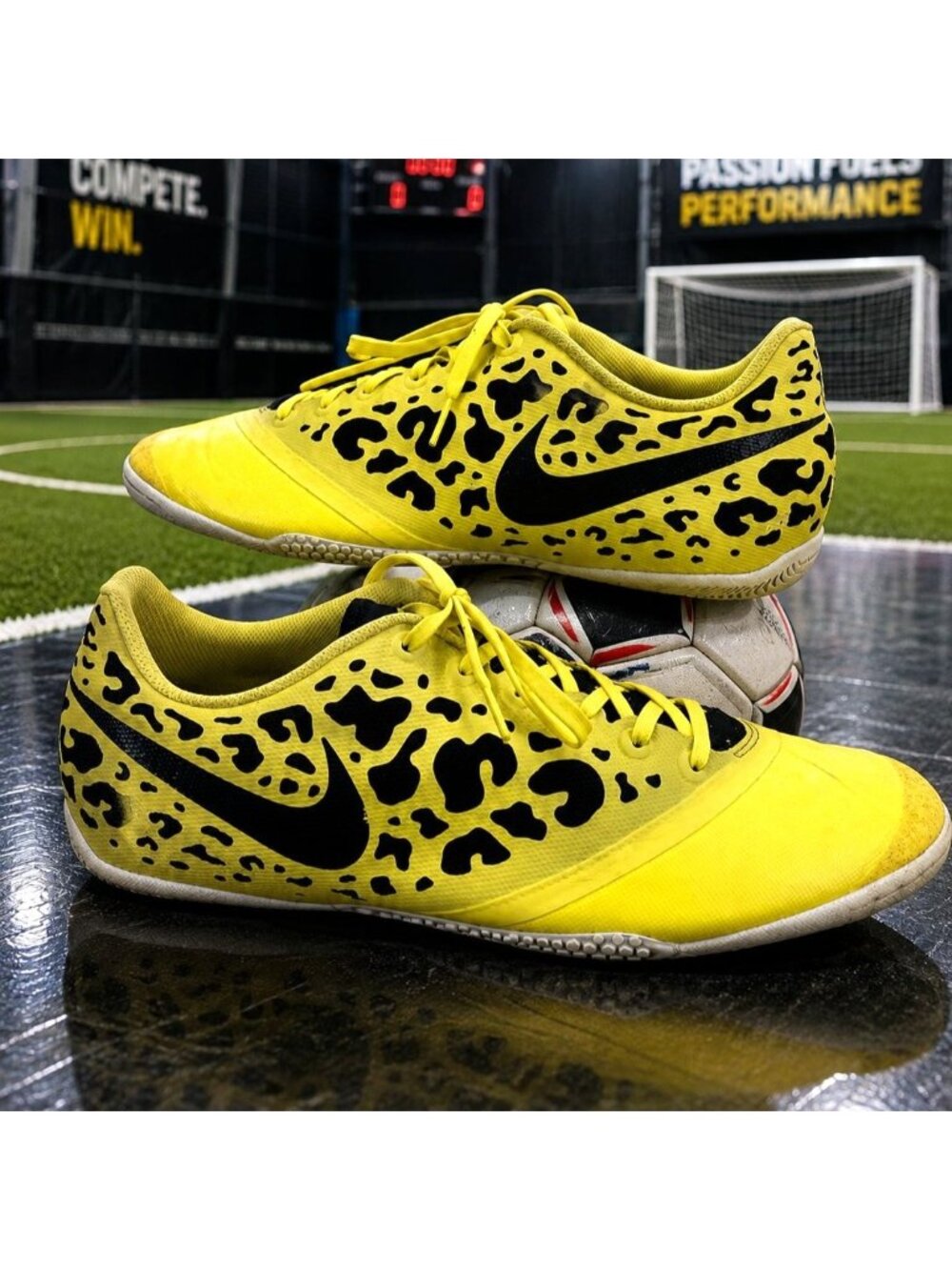 Nike Mens 11.5 Elastico PRO ll Indoor Soccer Shoes 580455-701 Yellow Black RARE